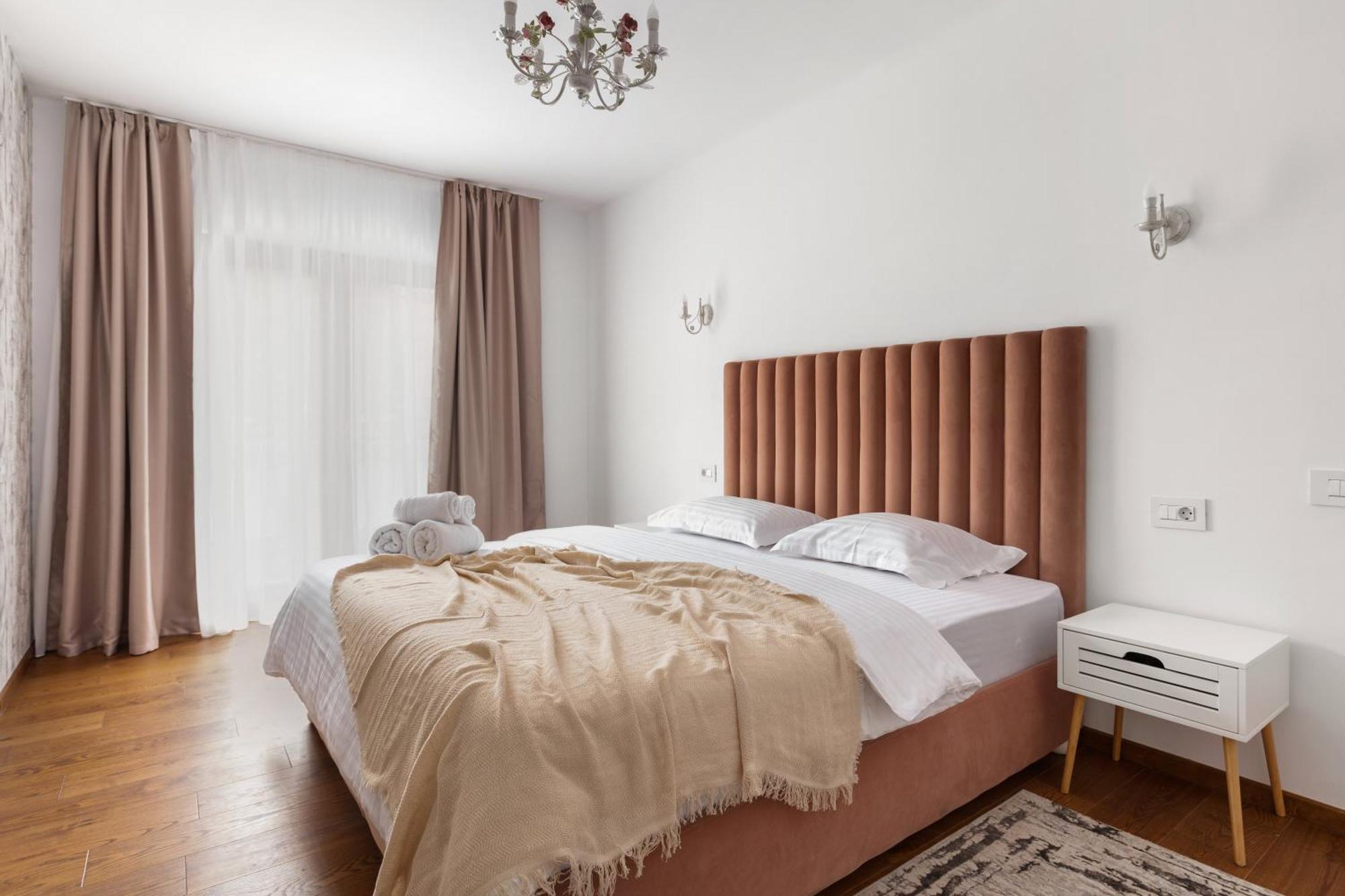 Peak Aparthotel - Old Town - By Cityhost Брашов Екстер'єр фото