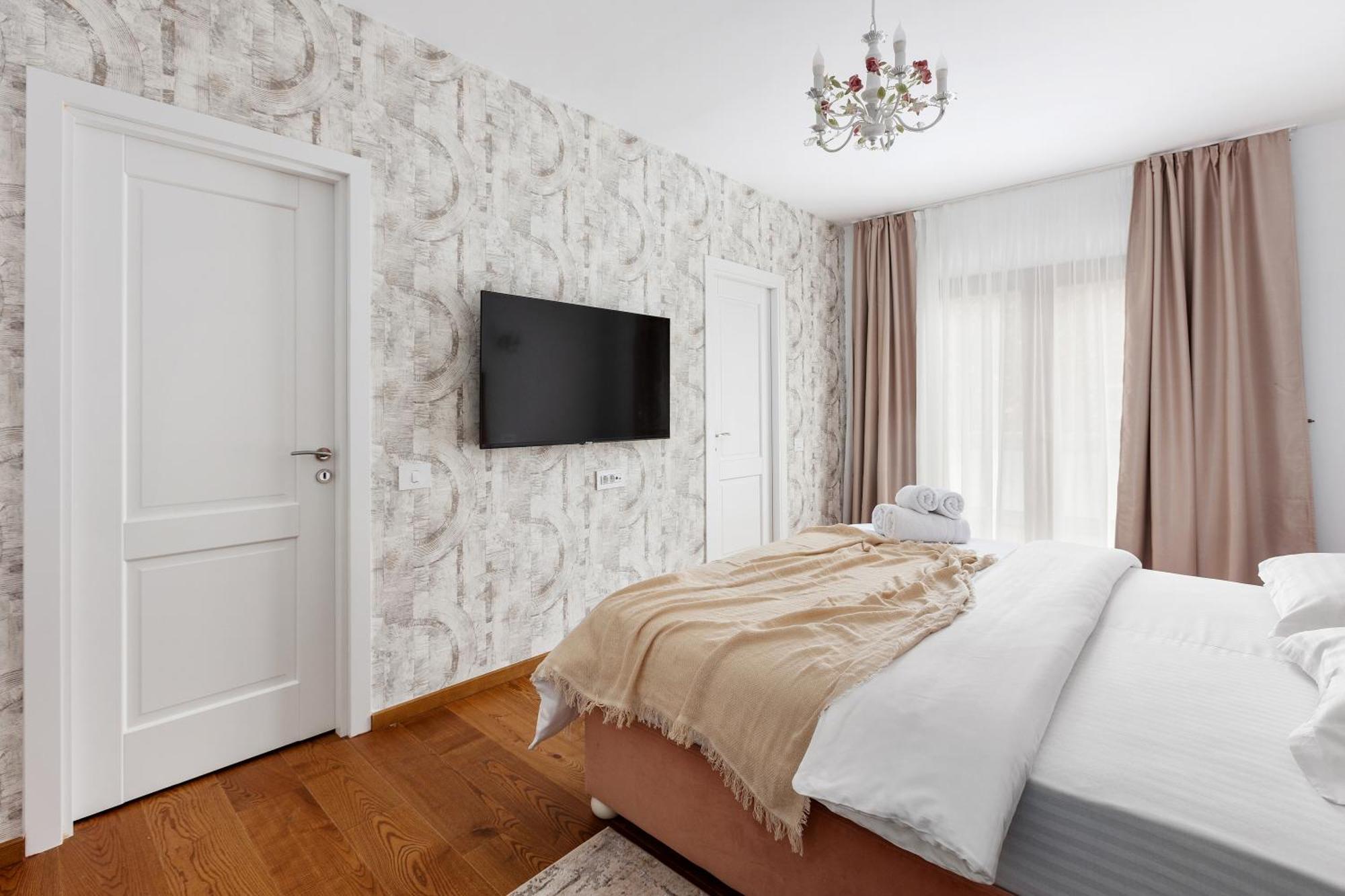 Peak Aparthotel - Old Town - By Cityhost Брашов Екстер'єр фото