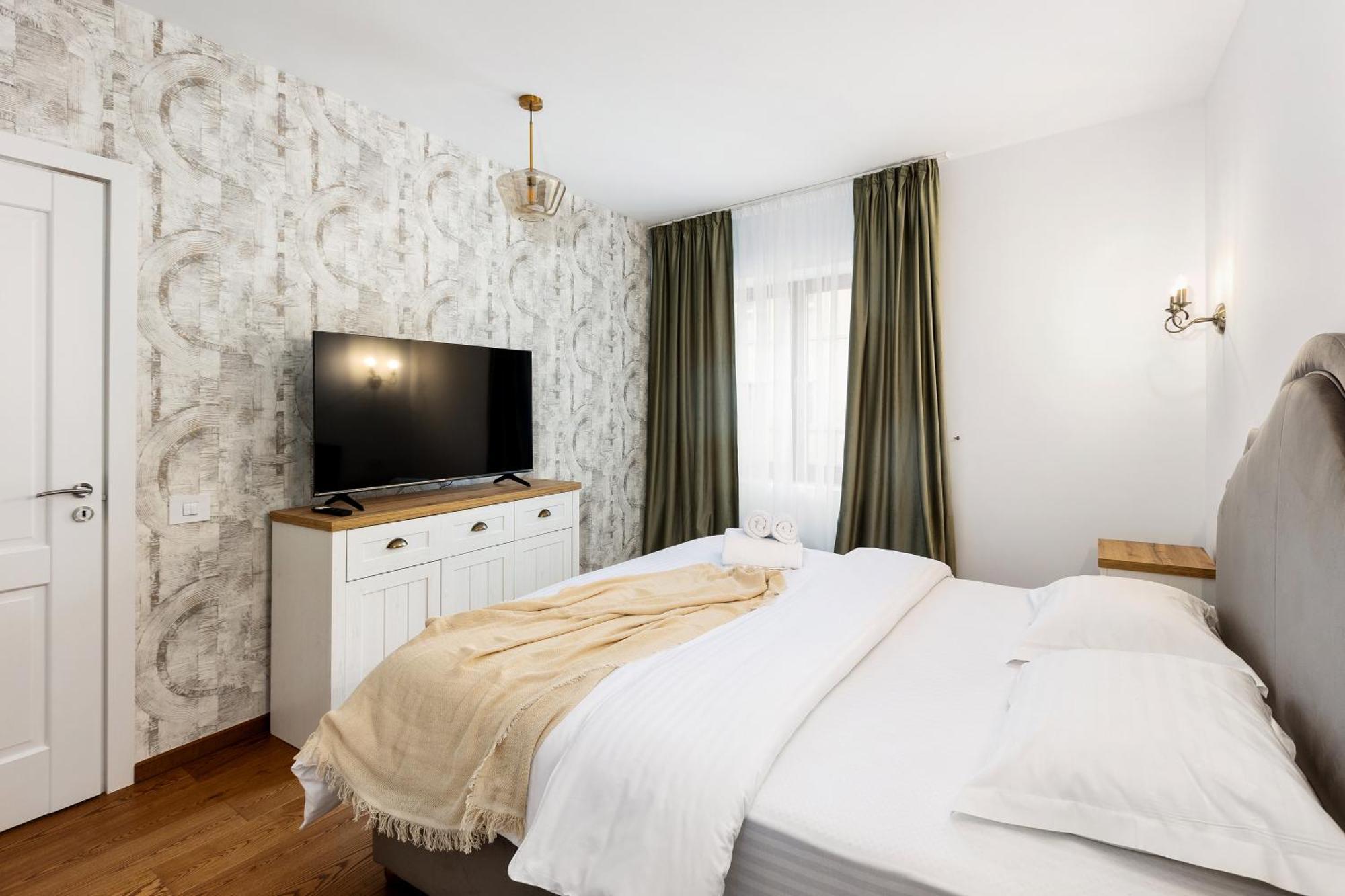 Peak Aparthotel - Old Town - By Cityhost Брашов Екстер'єр фото