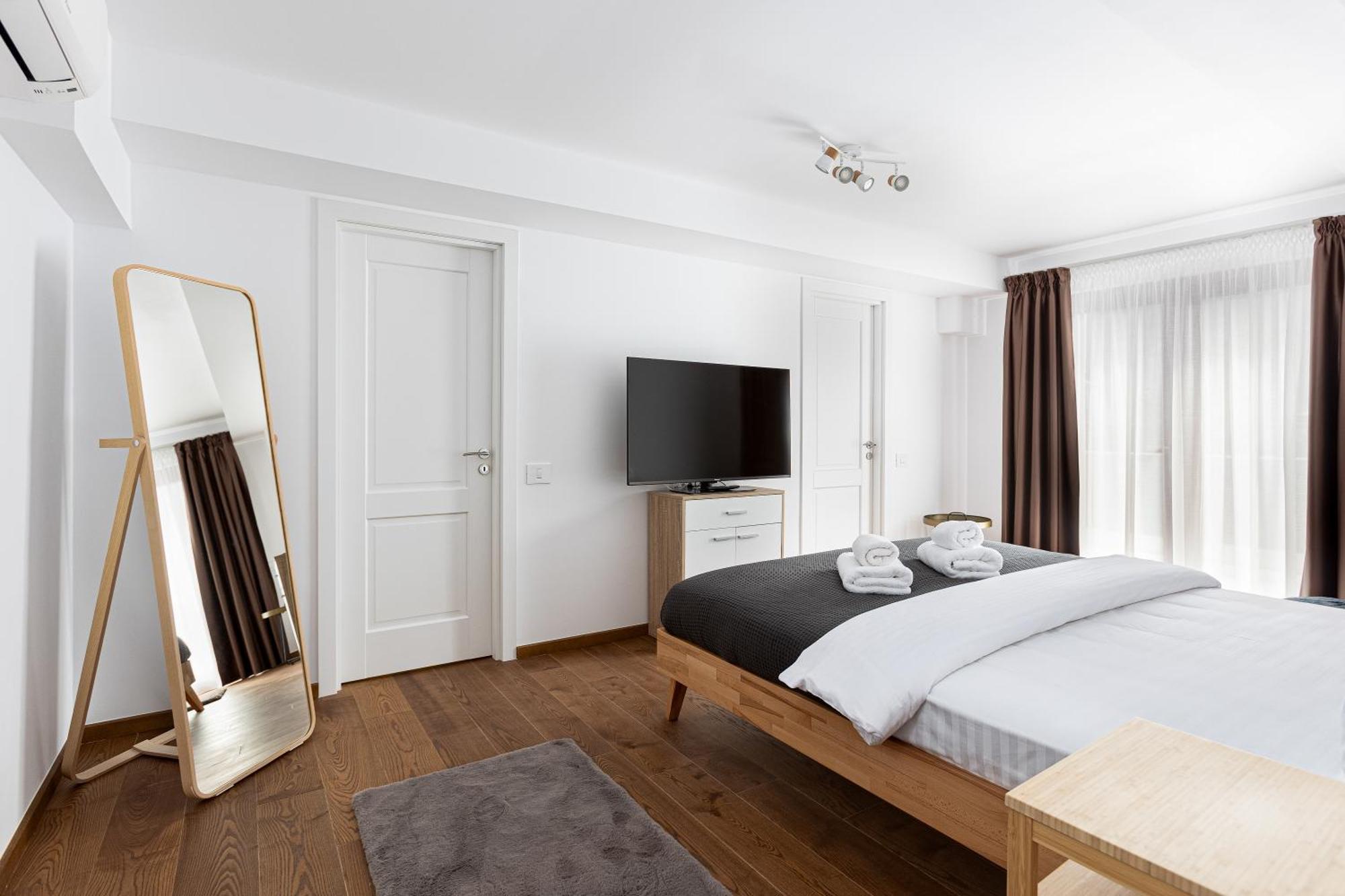 Peak Aparthotel - Old Town - By Cityhost Брашов Екстер'єр фото
