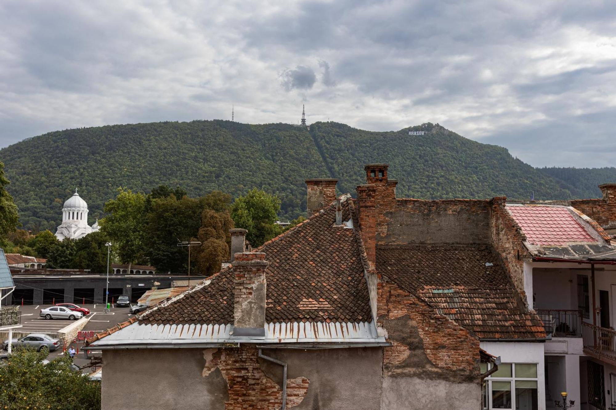 Peak Aparthotel - Old Town - By Cityhost Брашов Екстер'єр фото