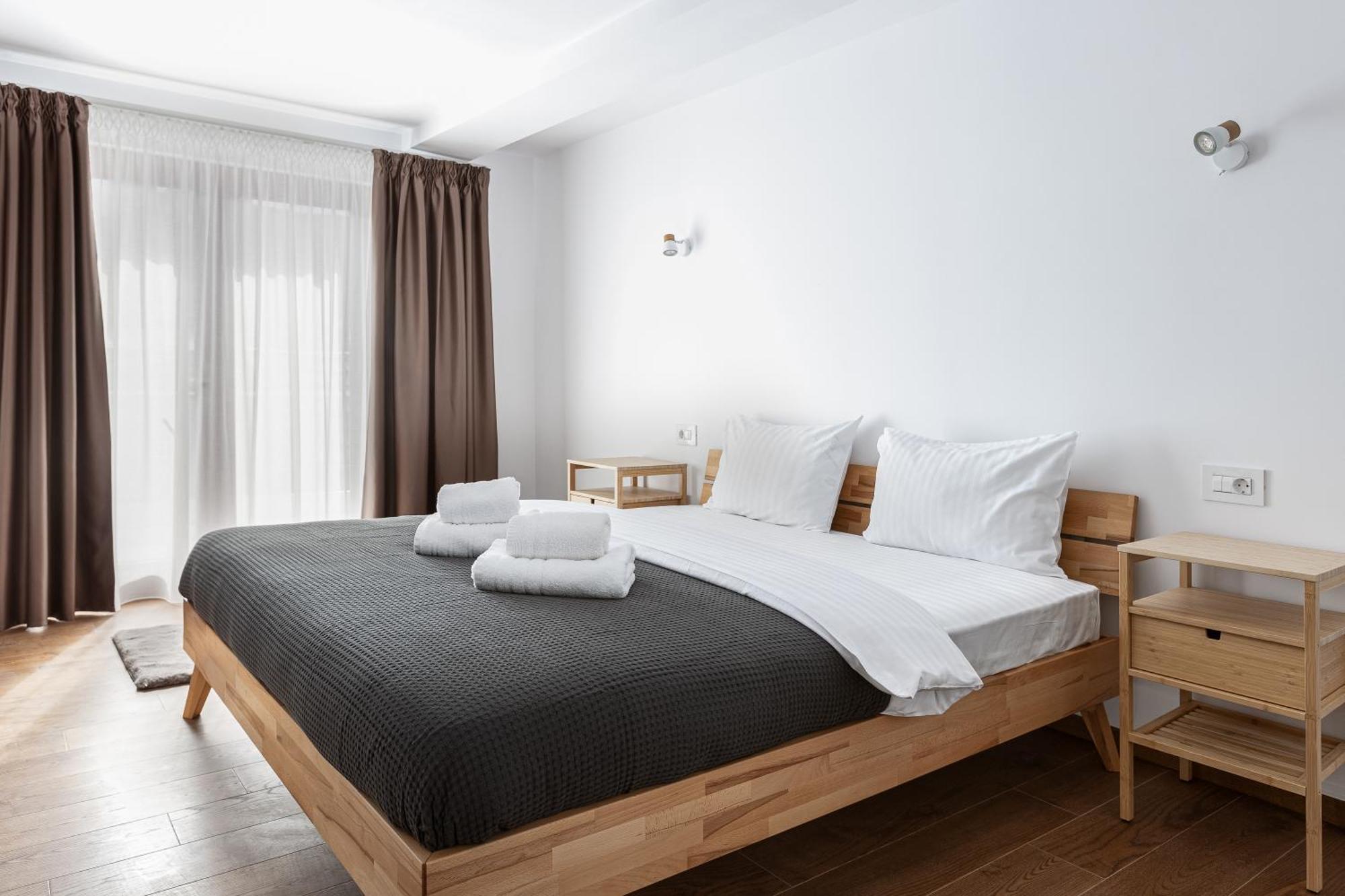 Peak Aparthotel - Old Town - By Cityhost Брашов Екстер'єр фото